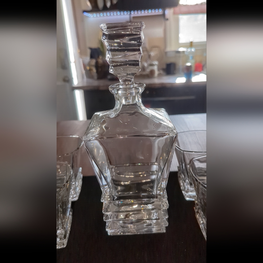 27oz Whiskey Decanter & Glass Set - Picture 4 of 5